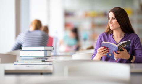 Student reading books